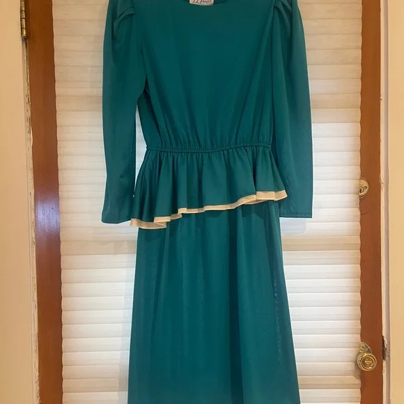 Elegant Teal Dress with Cream Trim - Picture 1 of 6